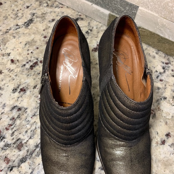 DONALD J. PLINER | metallic bronze pointed booties - Picture 3 of 7